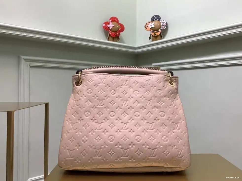 ARTSY LOUIS VUITTON 0524